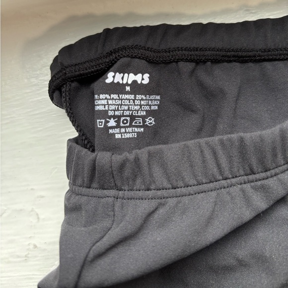 Skims Black Women's Leggings - Picture 3 of 5